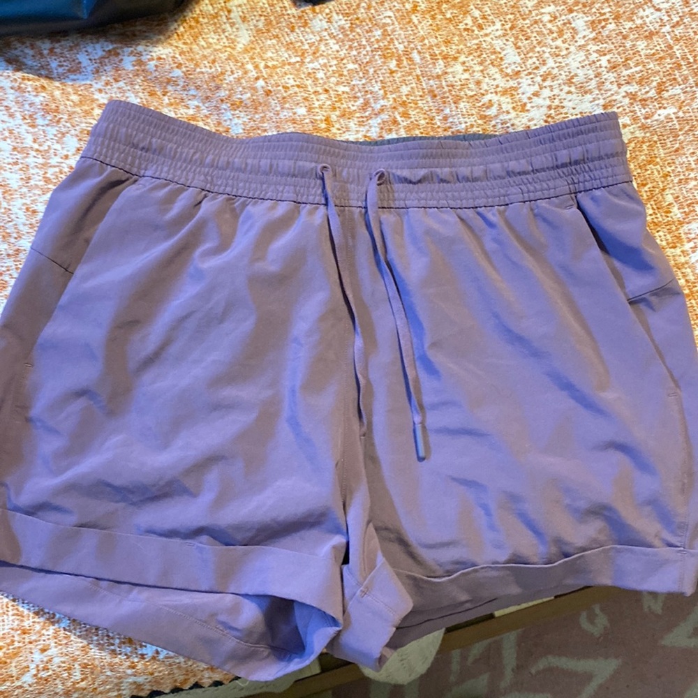 Lululemon spring breakaway short purple size 8